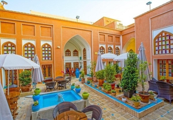 محوطه اقامتگاه اقامتگاه سنتی میناس اصفهان